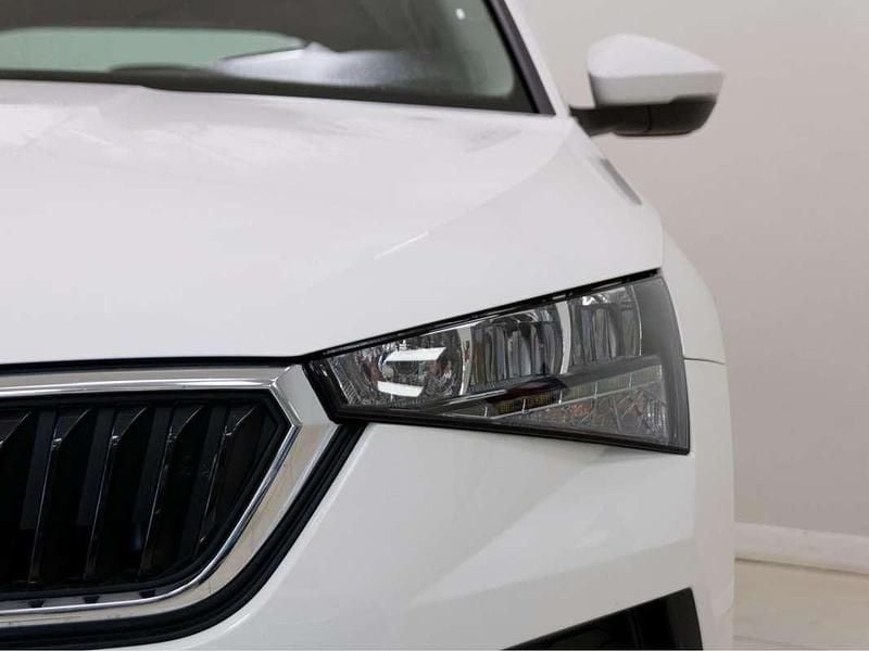Usado Skoda Scala Active 95 CV (69 kW) 2022 Blanco Utilitario