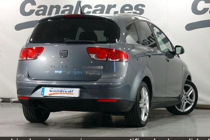 Usado Seat Altea XL Style 105 CV (77 kW) 2012 Gris Monovolumen
