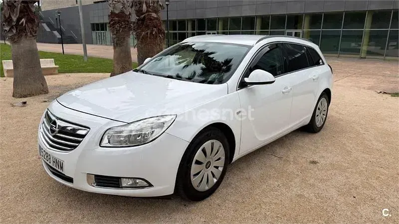 Używany Opel Insignia Excellence 130 KM (95 kW) 2014 Biały Kombi