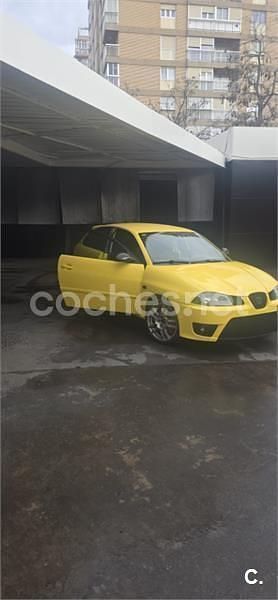 Usado Seat Ibiza FR 130 CV (95 kW) 2003 Amarillo Utilitario