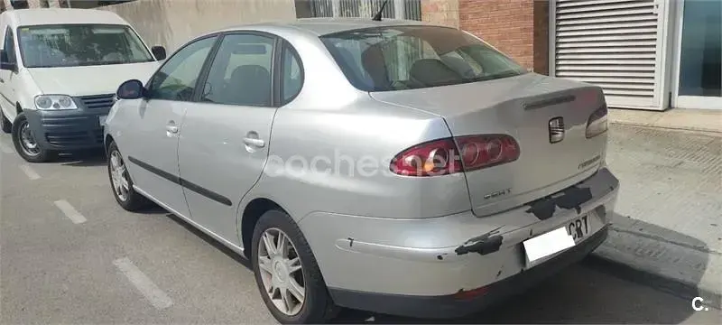 Usado Seat Cordoba 75 CV (55 kW) 2004 Gris / plata Berlina