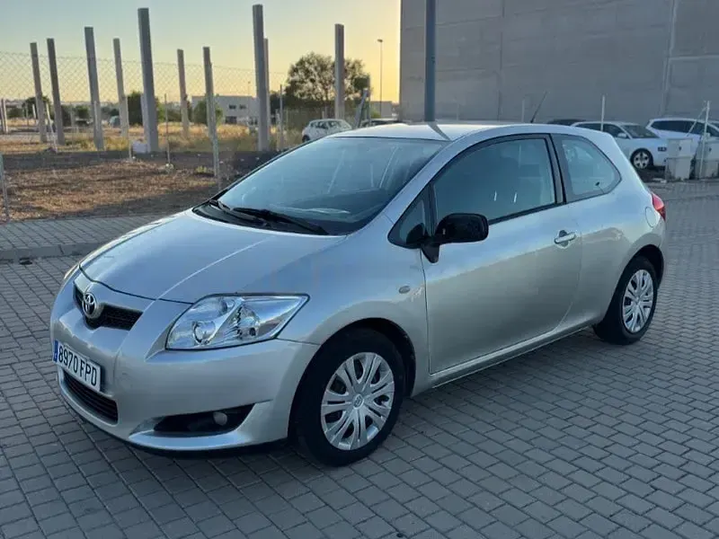 Usado Toyota Auris Sol 124 CV (91 kW) 2007 Gris / plata Utilitario