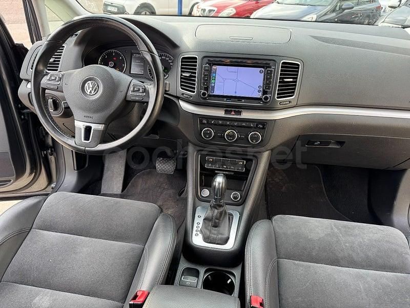Usado VW Sharan Sport 177 CV (130 kW) 2013 Gris / plata Monovolumen