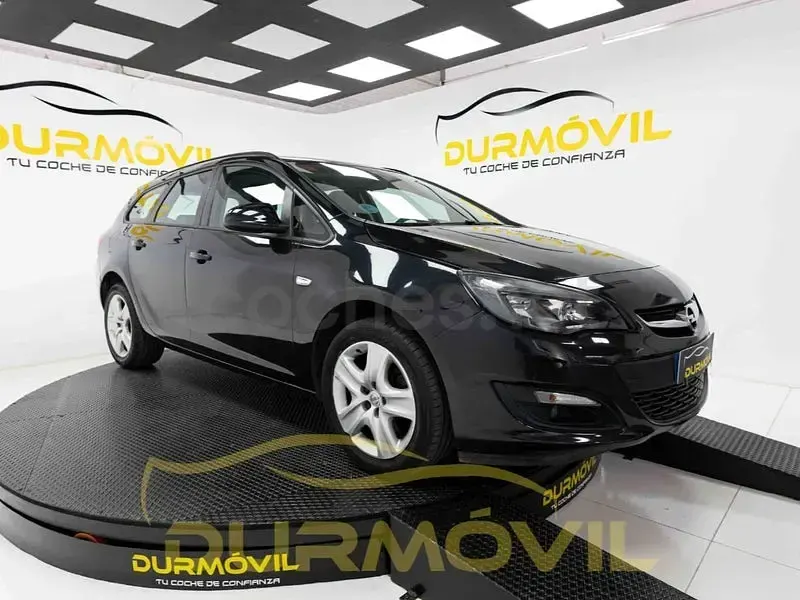 Usado Opel Astra Business 110 CV (80 kW) 2015 Negro Familiar