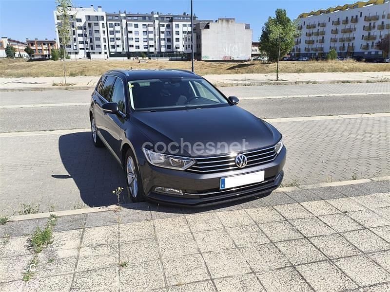 Gris / plata Usado 2019 VW Passat Advance Familiar | 14.900 € (Super precio) - Imagen 1/4