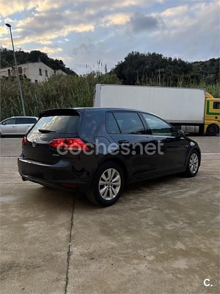 Usado VW Golf 110 CV (80 kW) 2013 Negro Berlina