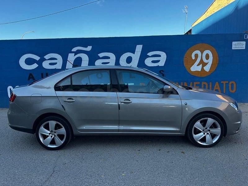 Usado Seat Toledo Style 105 CV (77 kW) 2014 Gris / plata Utilitario