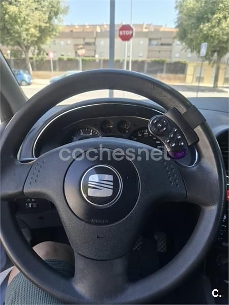 Usado Seat Ibiza Fresh 75 CV (55 kW) 2003 Gris / plata Utilitario