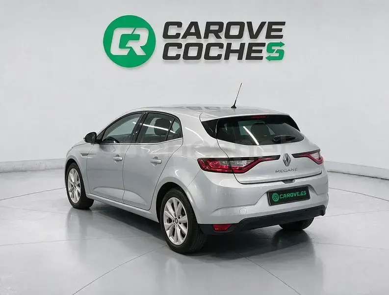 Usado Renault Mégane IV 100 CV (73 kW) 2018 Gris / plata Berlina