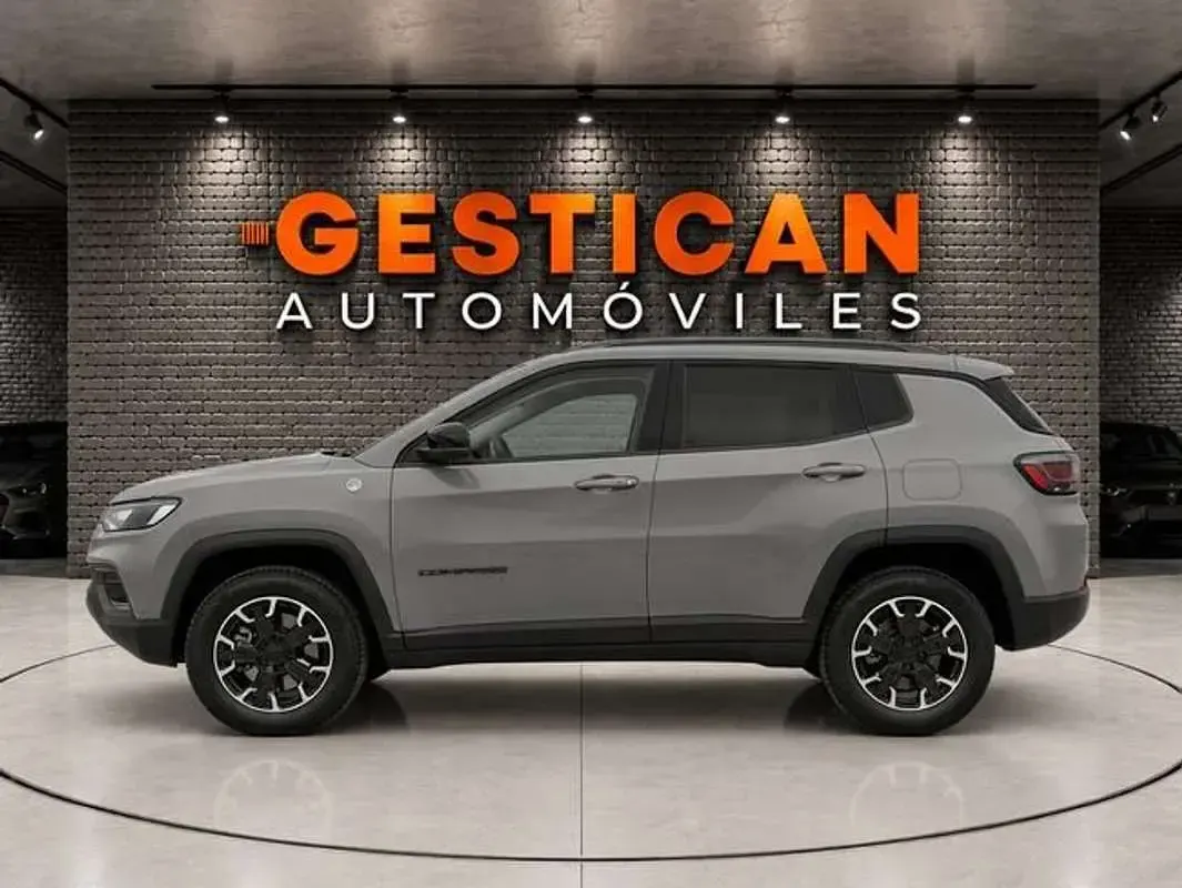 Usado Jeep Compass Trailhawk 241 CV (177 kW) 2024 Gris SUV