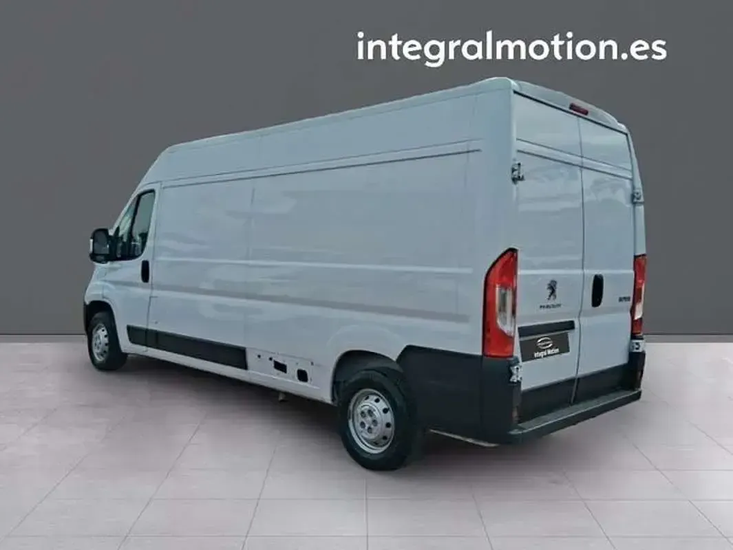 Usado Peugeot Boxer S 140 CV (102 kW) 2023 Blanco Van