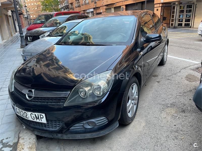 Negro Usado 2009 Opel Astra GTC Energy Berlina | 3500 € (Buen precio) - Imagen 1/4