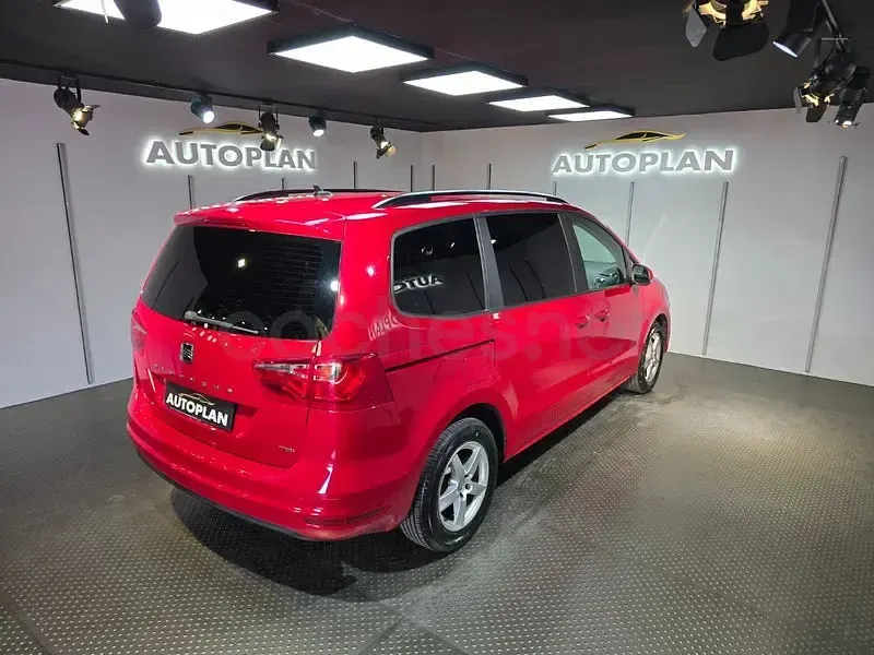 Usado Seat Alhambra Style 140 CV (102 kW) 2014 Granate Monovolumen