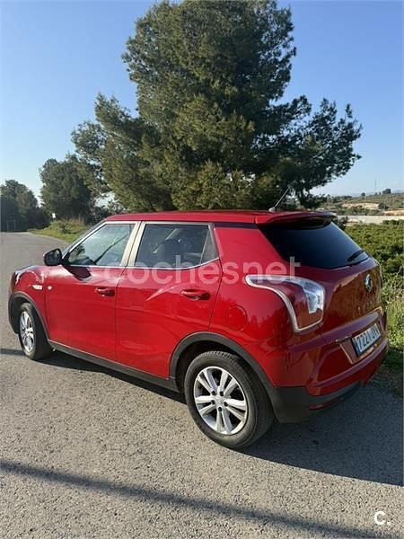 Usado Ssangyong (KGM) Tivoli Limited 115 CV (84 kW) 2017 Rojo SUV