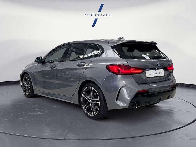 Usado BMW 118 Comfort Edition 136 CV (100 kW) 2023 Gris Utilitario