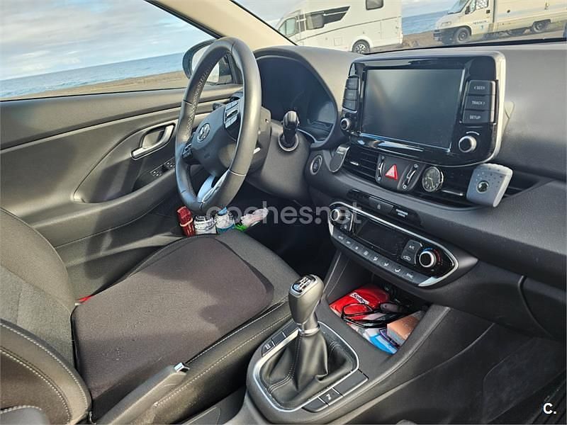 Usado Skoda Karoq Ambition 150 CV (110 kW) 2023 Gris / plata SUV