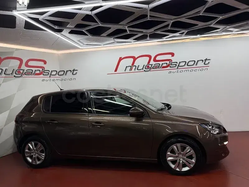 Usado Peugeot 308 Active 115 CV (84 kW) 2013 Marrón Berlina