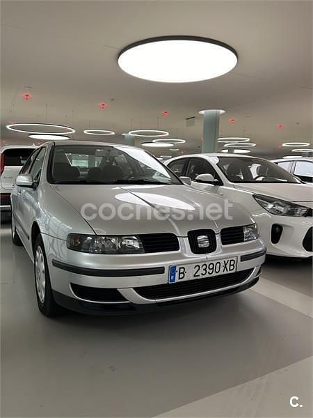 Usado Seat Toledo Stella 90 CV (66 kW) 2000 Gris / plata Berlina