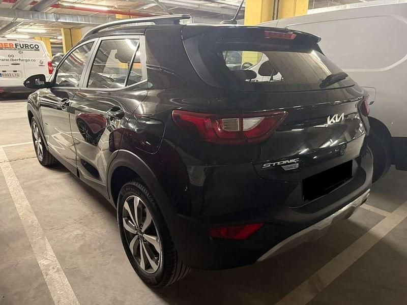 Usado Kia Stonic 99 CV (72 kW) 2022 Negro SUV