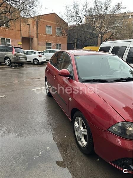 Usado Seat Ibiza Sport 100 CV (73 kW) 2005 Granate Utilitario