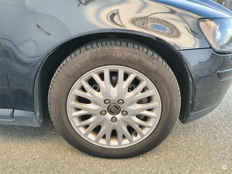 Käytetty Volvo S40 Momentum 136 HP (100 kW) 2004 Musta Sedan