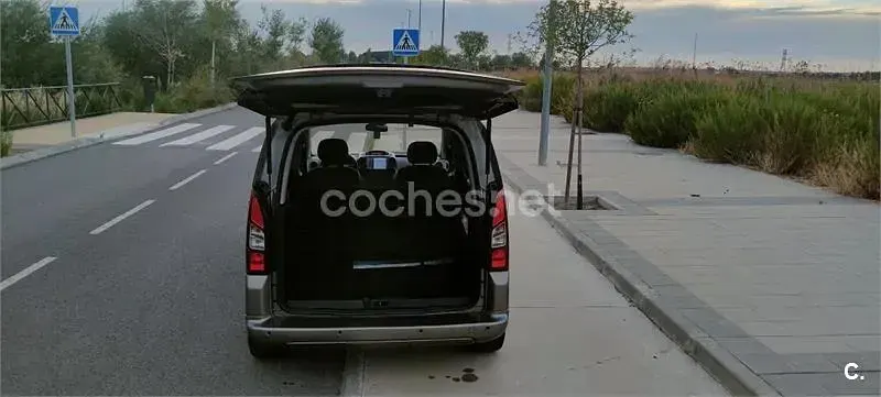 Usado Citroën Berlingo Feel 120 CV (88 kW) 2014 Marrón Monovolumen