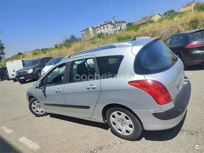 Usado Peugeot 308 SW 90 CV (66 kW) 2010 Gris / plata Familiar