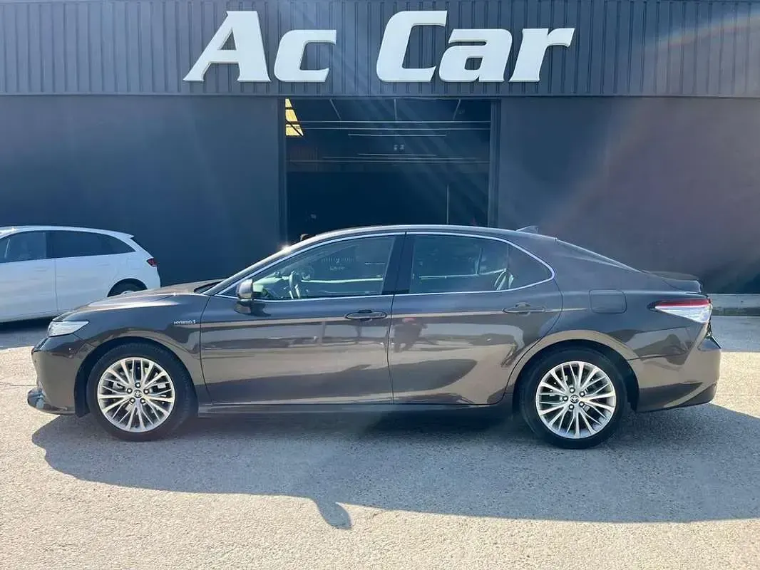 Usado Toyota Camry Luxury 218 CV (160 kW) 2020 Marrón Berlina
