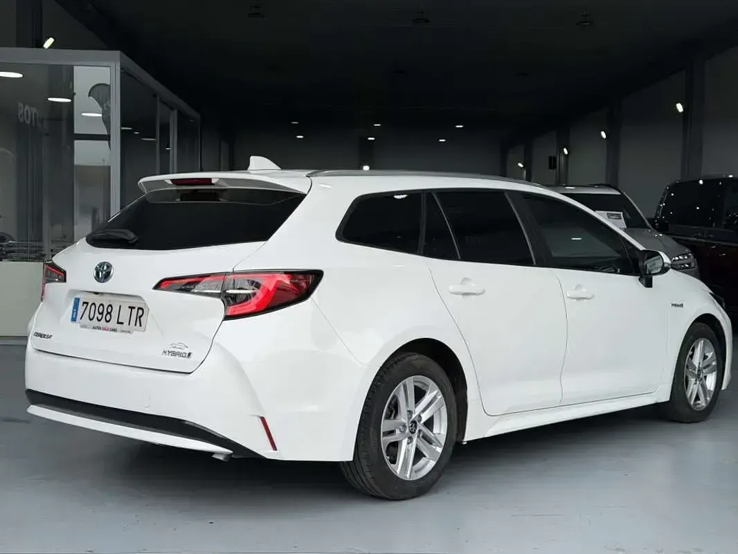 Usado Toyota Corolla Active 122 CV (89 kW) 2021 Blanco Familiar