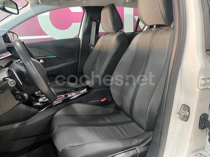 Usado Peugeot 208 Allure 102 CV (75 kW) 2021 Blanco Utilitario