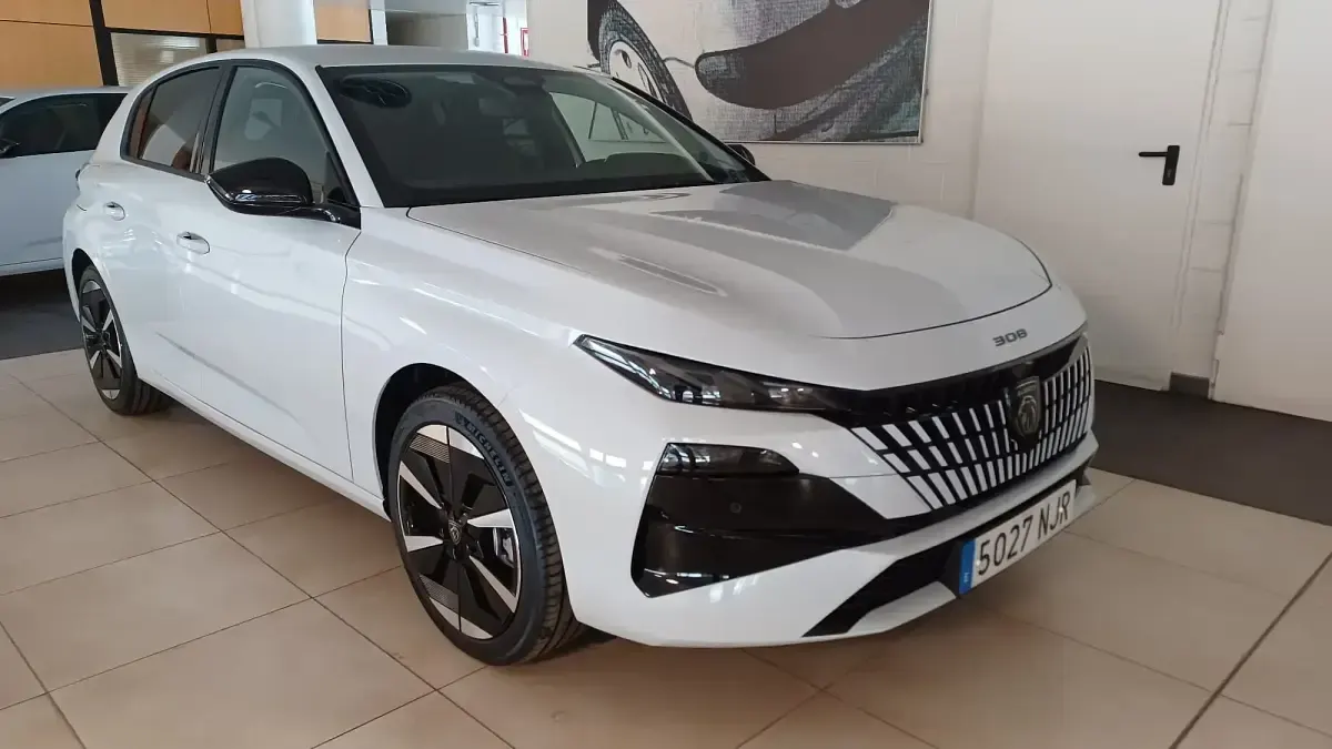 Nuevo Peugeot e-208 Allure 114 kW (156 CV) 2025 Blanco Utilitario