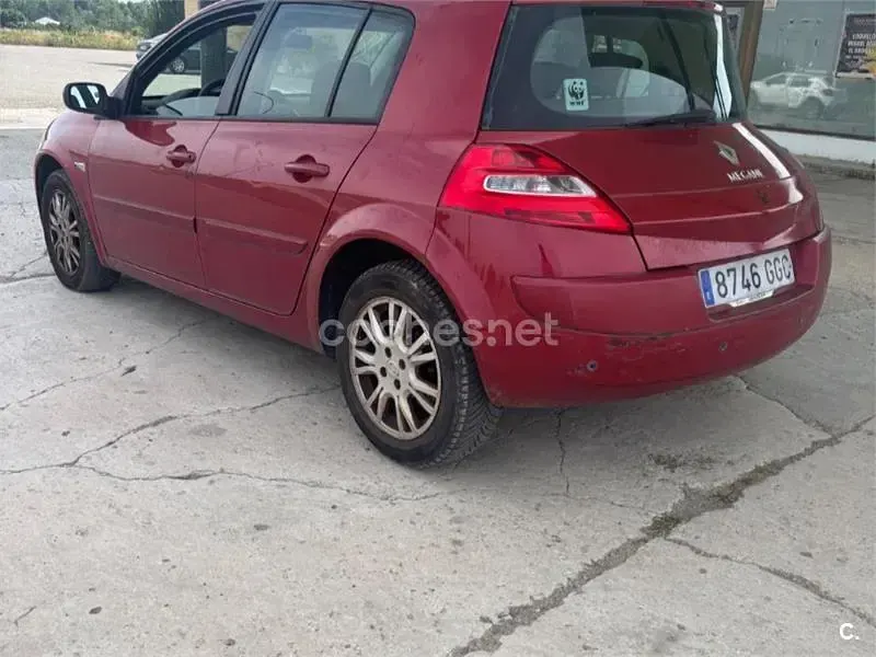 Usado Renault Mégane Authentique 100 CV (73 kW) 2008 Granate Berlina