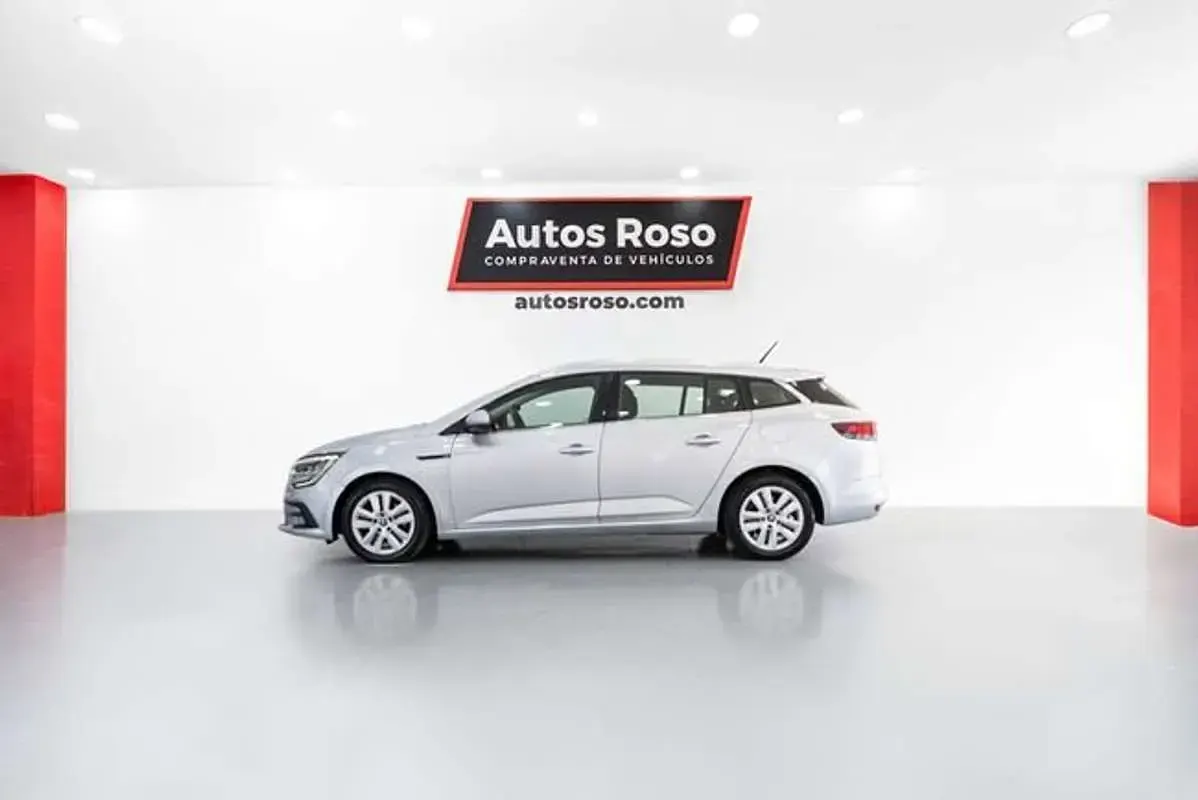 Usado Renault Mégane GrandTour Zen 140 CV (102 kW) 2021 Plateado Familiar