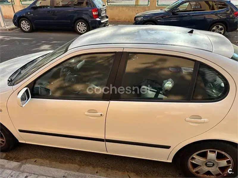 Usado Seat Leon Stella 90 CV (66 kW) 2001 Blanco Utilitario