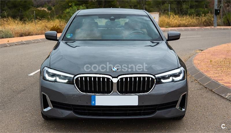 Gris / plata Usado 2021 BMW 530 Comfort Edition Berlina | 38.900 € (Caro) - Imagen 1/4