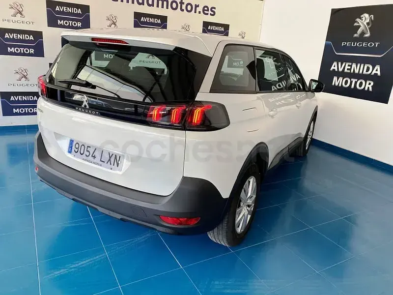 Usado Peugeot 5008 Active 130 CV (95 kW) 2022 Blanco SUV
