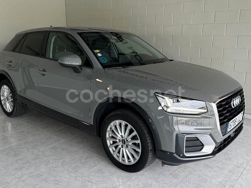 Usado Audi Q2 Advanced Plus 116 CV (85 kW) 2020 Gris / plata SUV