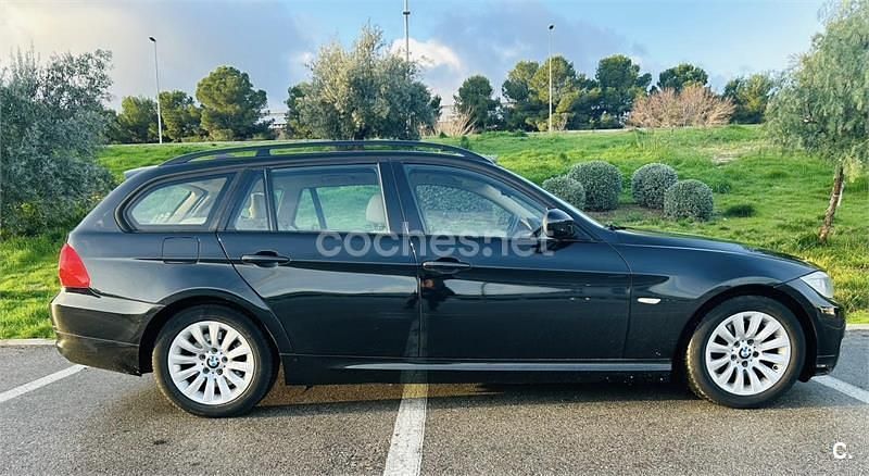 Usado BMW 318 143 CV (105 kW) 2009 Negro Familiar