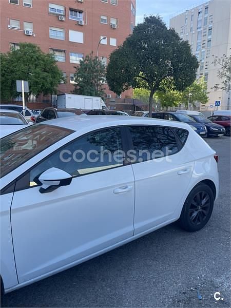 Usado Seat Leon Style 125 CV (91 kW) 2020 Blanco Berlina