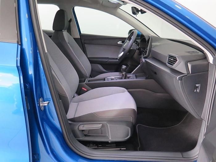 Begagnad Seat Leon Style 116 HK (85 kW) 2024 Blå Sedan