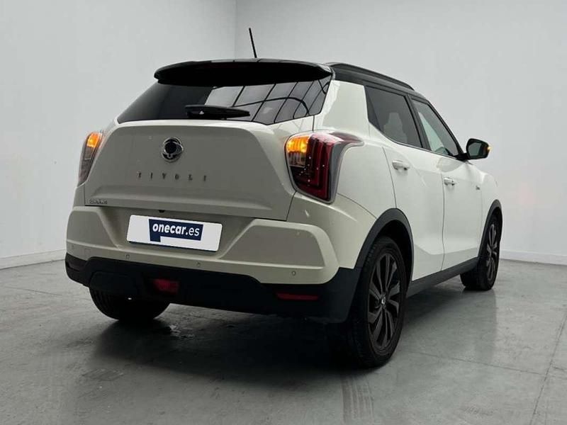 Usado Ssangyong (KGM) Tivoli Limited 163 CV (119 kW) 2021 Blanco/techo negro SUV