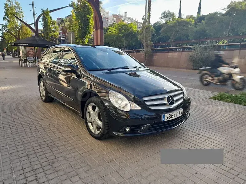 Usado Mercedes R320 224 CV (164 kW) 2007 Negro Familiar