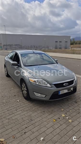 Gris / plata Usado 2008 Ford Mondeo Ambiente Berlina | 4900 € (Precio justo) - Imagen 1/4
