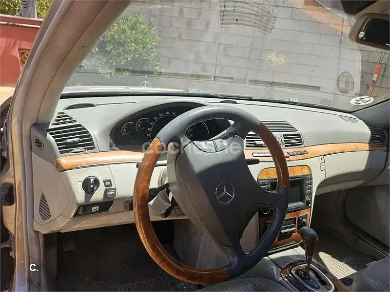 Usado Mercedes S500 306 CV (225 kW) 2003 Gris / plata Berlina