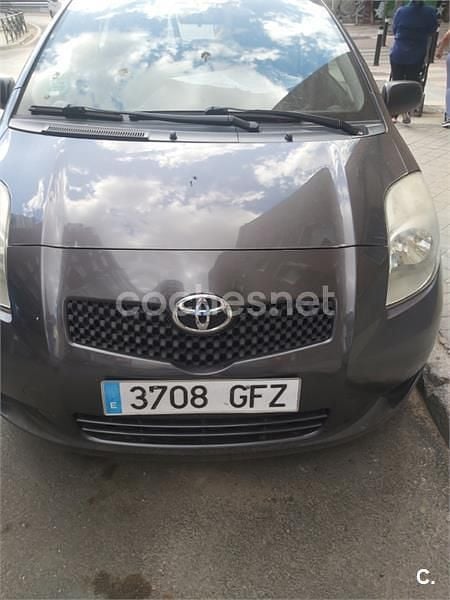 Gris / plata Usado 2008 Toyota Yaris Berlina | 6350 € (Precio justo) - Imagen 1/4