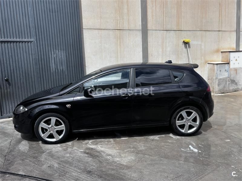 Negro Usado 2005 Seat Leon Sport Berlina | 6000 € (Un poco caro) - Imagen 1/2