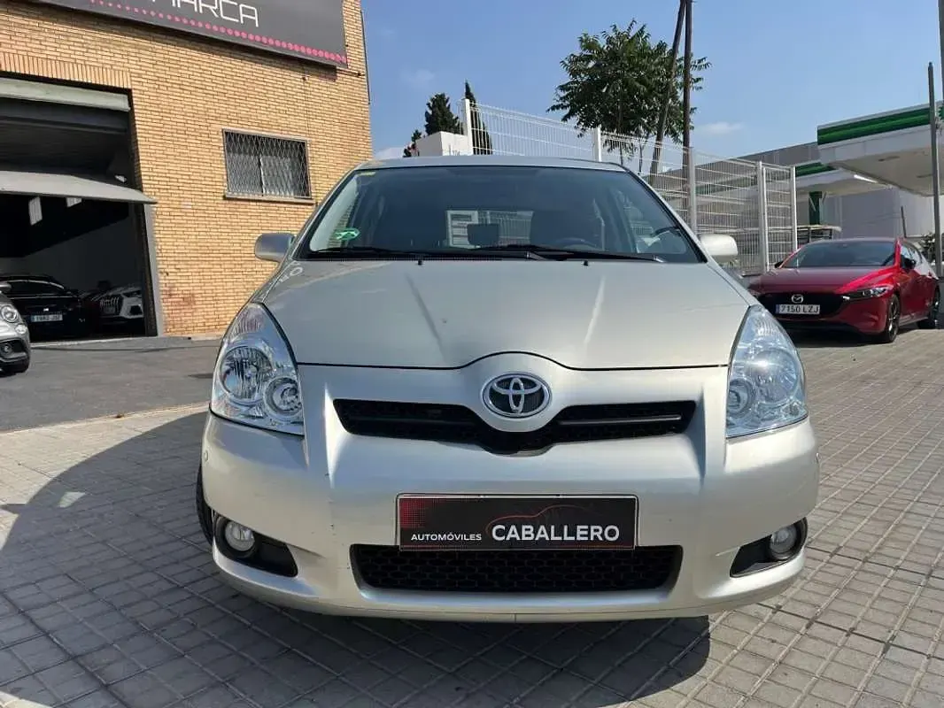 Usado Toyota Corolla Verso Luna 129 CV (94 kW) 2008 Beige Monovolumen