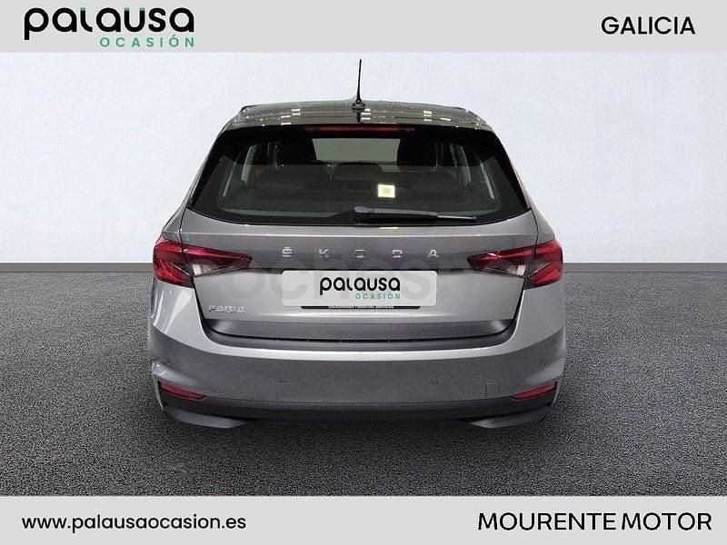 Usado Skoda Fabia Style 110 CV (80 kW) 2022 Gris / plata Berlina