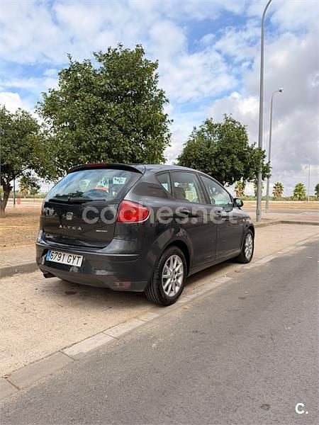 Usado Seat Altea Style 105 CV (77 kW) 2010 Negro Monovolumen