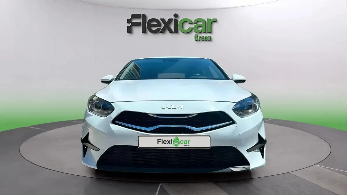 Usado Kia Ceed 136 CV (100 kW) 2023 Blanco Utilitario
